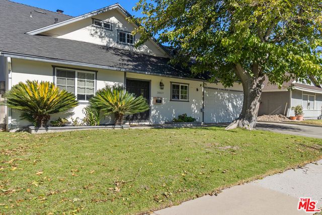 $825,000 | 20827 Kingscrest Drive | Bouquet Canyon