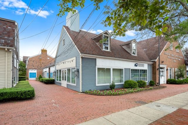 East Hampton Firm Buys Water Mill Shopping Center