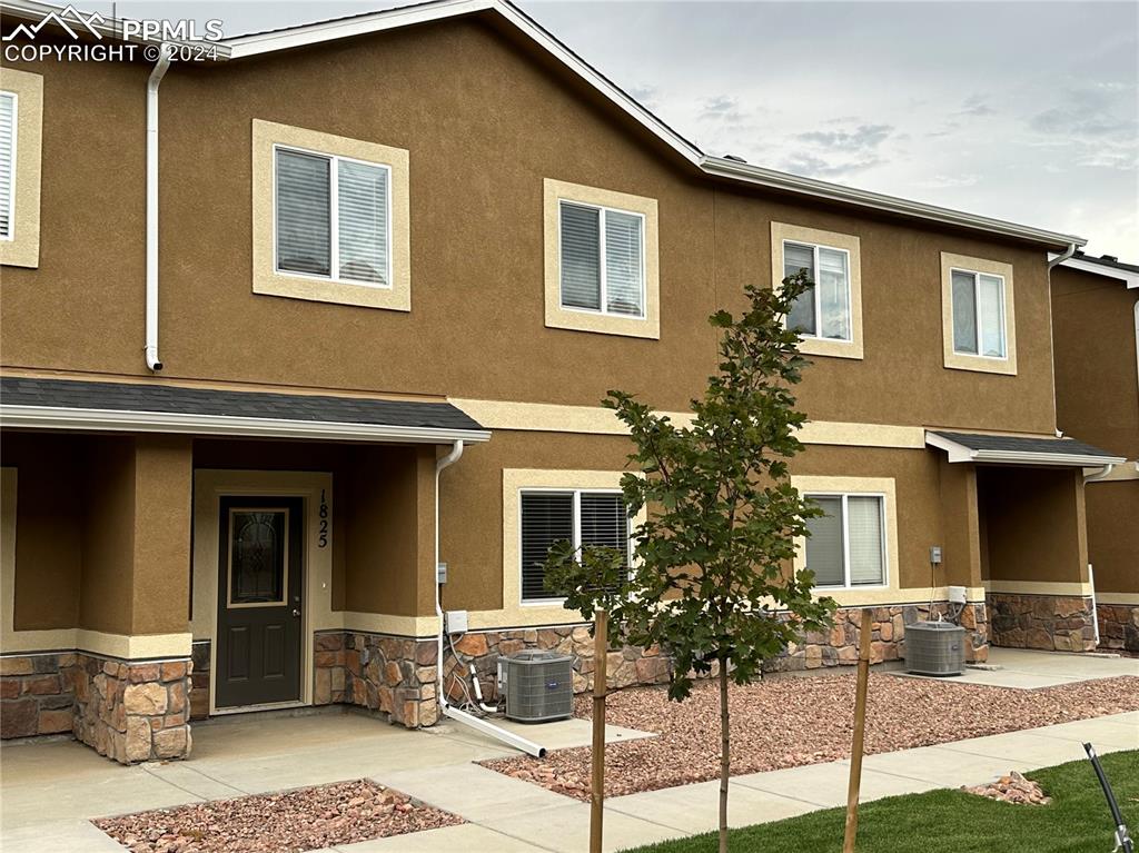 a house view with a outdoor space