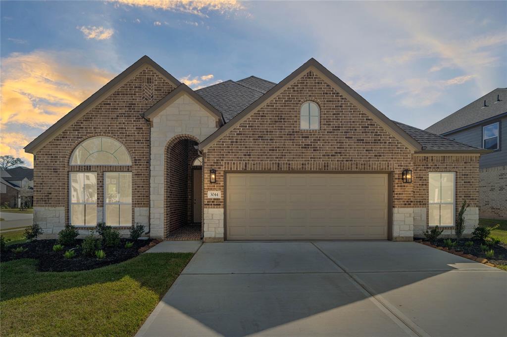 Welcome home to 3044 Mesquite Pod Trail located in Barton Creek Ranch and zoned to Conroe ISD.