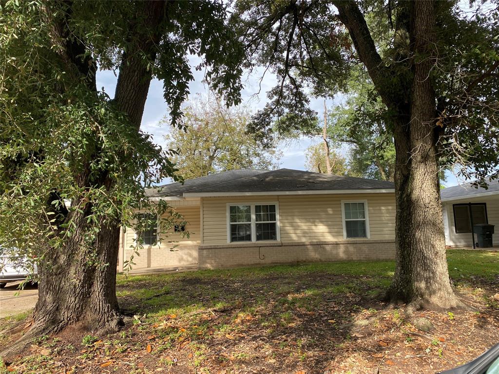 front view of house with a yard