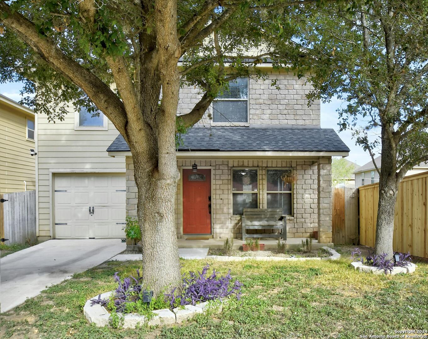 a front view of house with yard