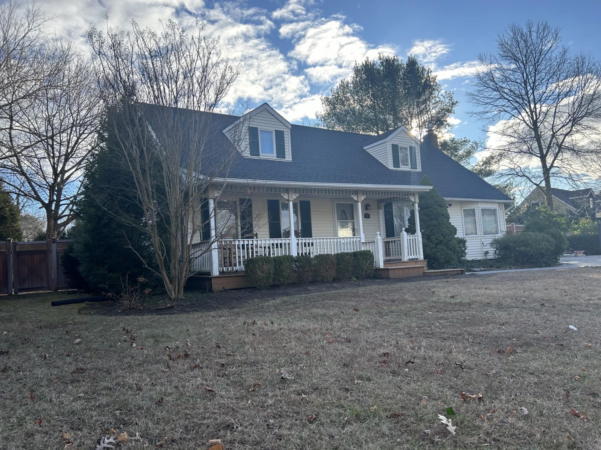 a view of a yard in front of house