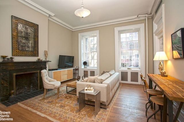 $6,950 | 13 East 9th Street, Unit 3R | Greenwich Village