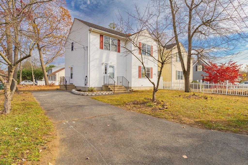 a view of yard with tree