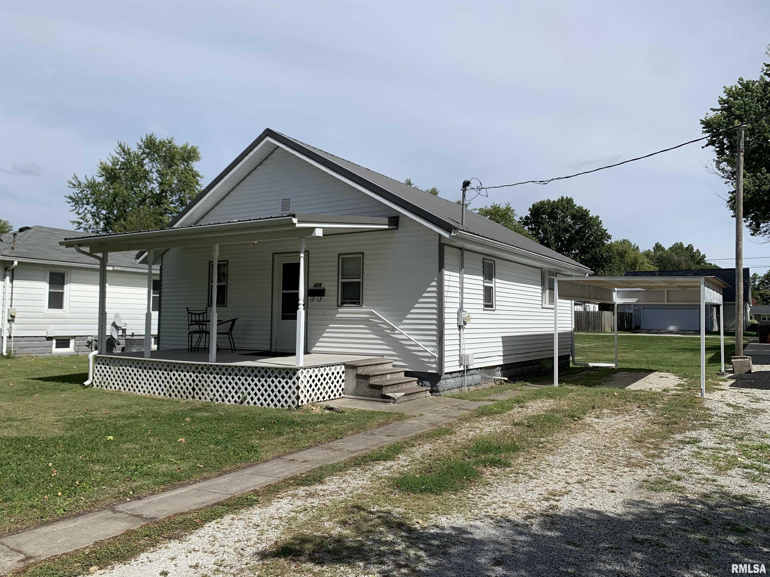 424 North White Avenue, Taylorville, IL 62568 | Compass