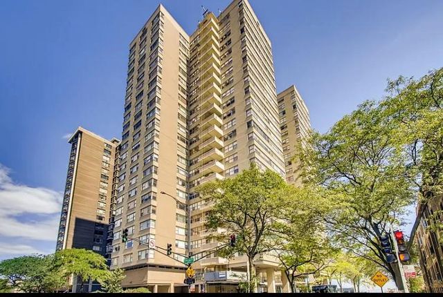 $148,000 | 6301 North Sheridan Road, Unit 24J | Edgewater Beach