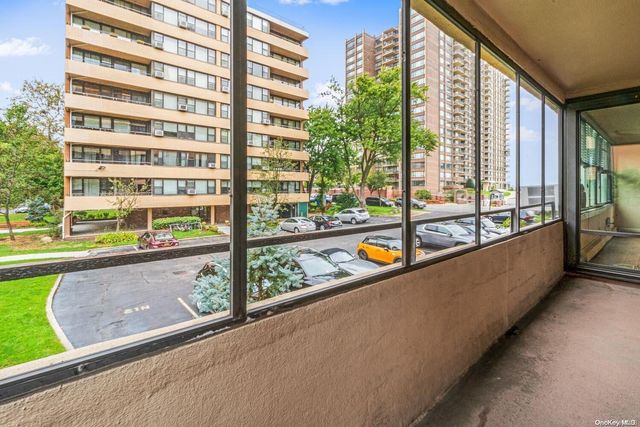 $275,000 | 166-40 Powells Cove Boulevard, Unit 2A | Beechhurst