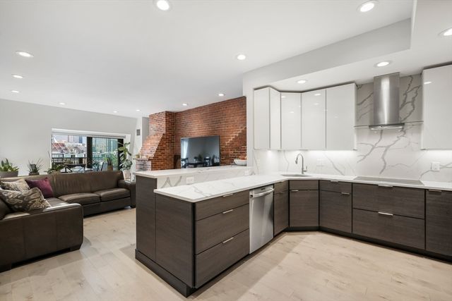 $1,898,000 | 28 Atlantic Avenue, Unit 638 | North End