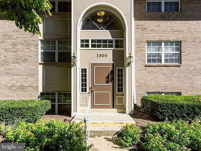 $415,000 | 1900 Wilson Lane, Unit T2 | McLean Chase