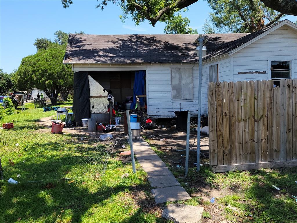 a view of house with backyard and patio