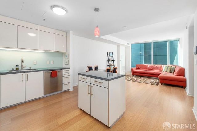 $779,000 | 338 Spear Street, Unit 8H | South Beach