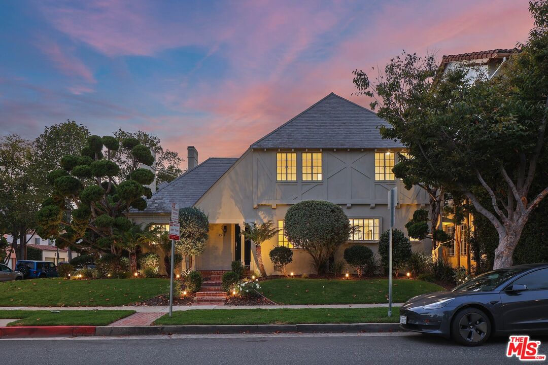 a view of a car park in front of house