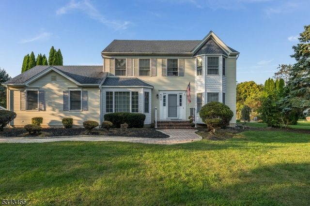 $679,900 | 611 Debra Lane | Greenwich Township - Warren County