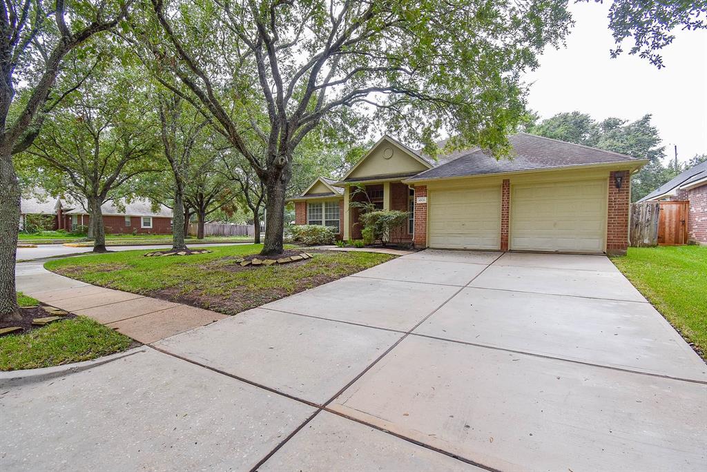 Freshly power washed 4 bedroom, 2 bath 1 story home in popular Heritage Colony