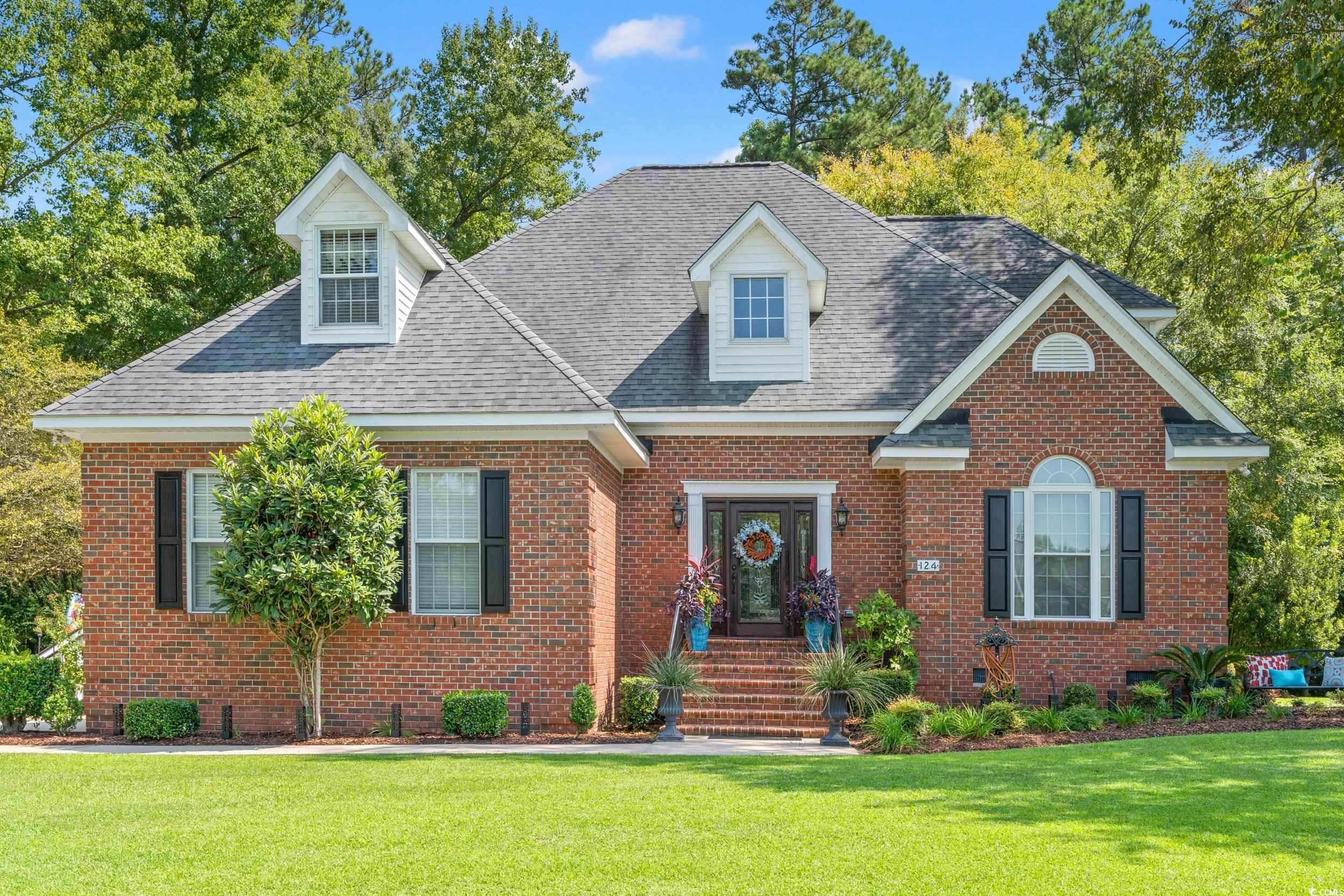 View of front of house featuring a front yard