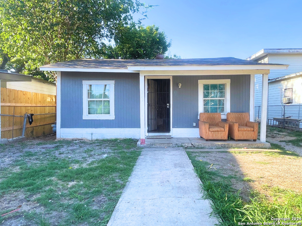 a view of a house with backyard and porch