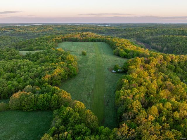 $1,317,100 | 13760 Junction Road | Spring Hollow Township - Laclede County