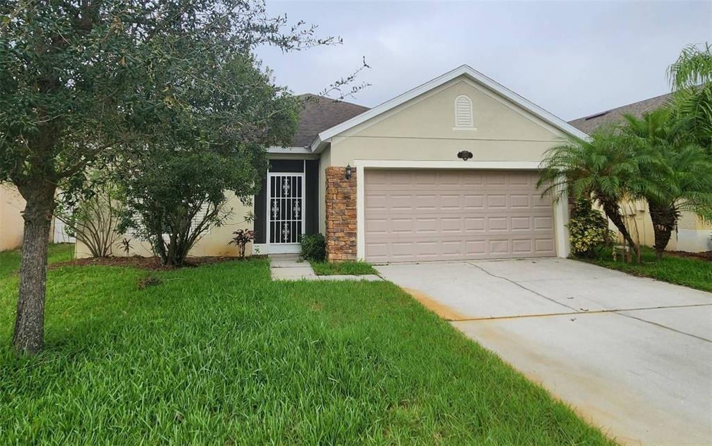 a front view of house with yard