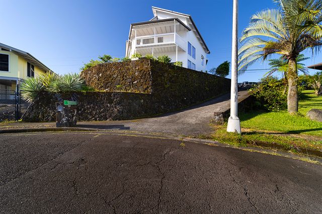 $1,130,000 | 420 Huali Place | Hilo