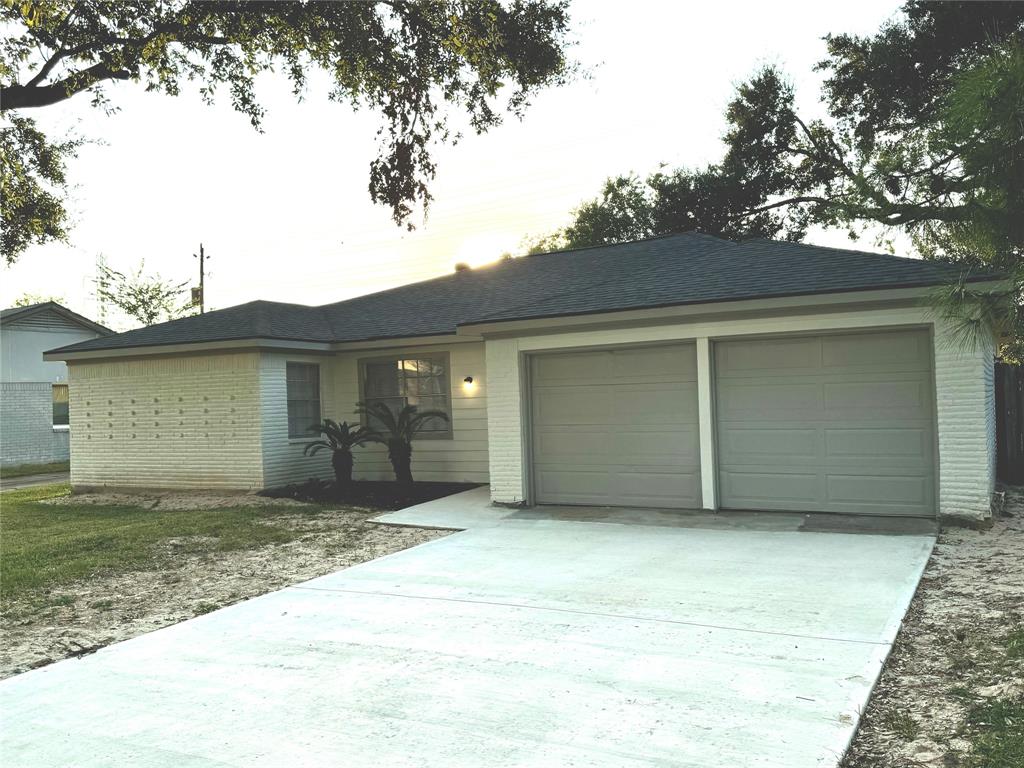 a view of a house with a garage