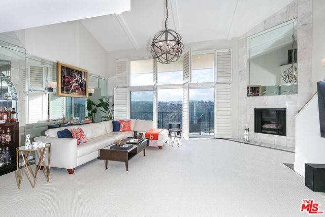 $5,250 | 2385 Roscomare Road, Unit B8 | Bel Air-Holmby Hills