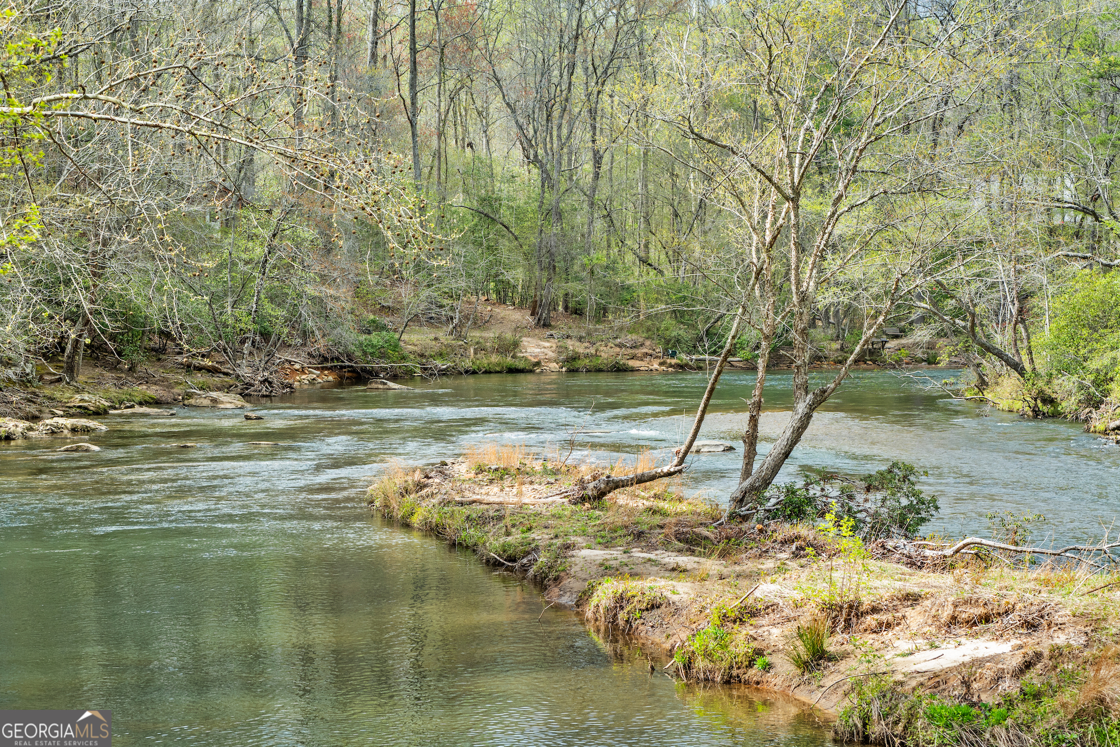 Looking up river to the left toward the beginning of the Island