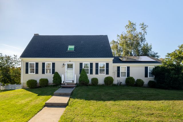 $479,999 | 122 Baldwin Drive | Middletown