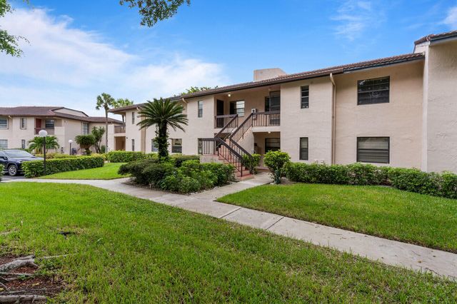 $2,700 | 9292 Vista Del Lago, Unit D | Boca Lago