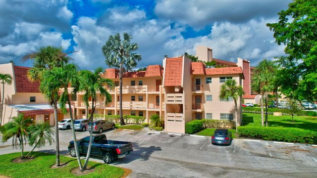 $185,000 | 14721 Bonaire Boulevard, Unit 101 | Villages of Oriole