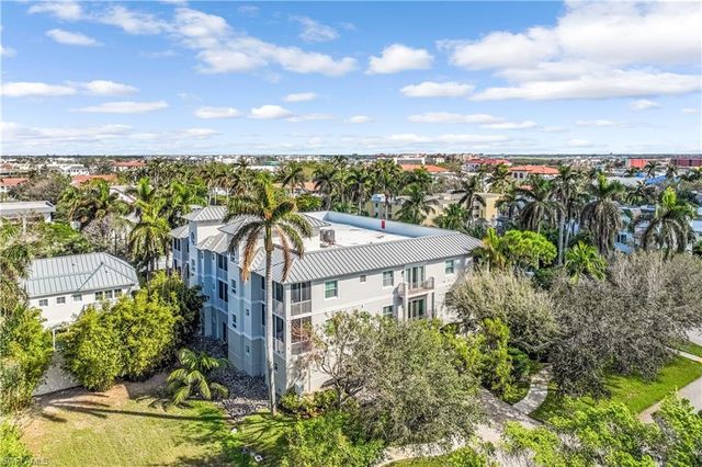 $2,700,000 | 863 9th Avenue South, Unit 202 | Olde Naples