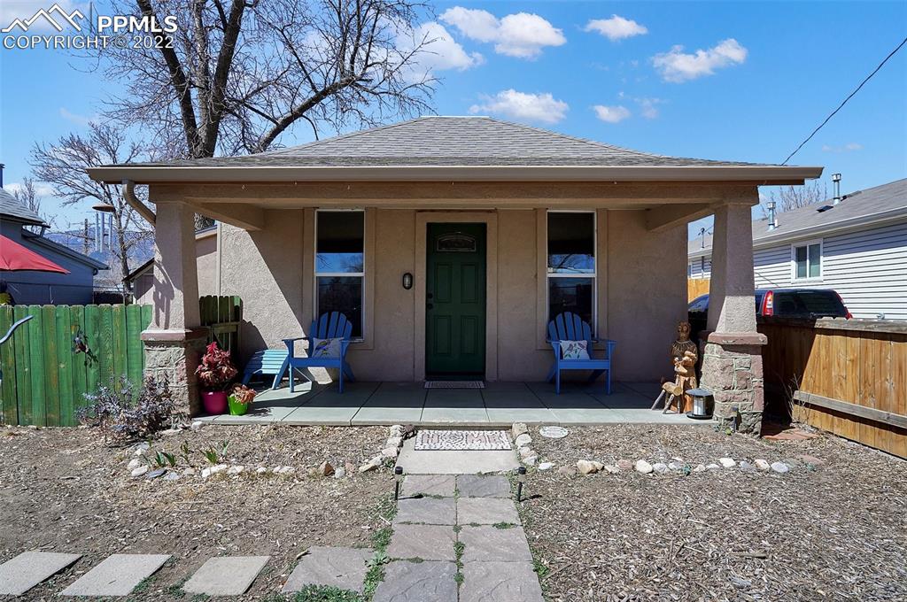 a view of a front view of a house