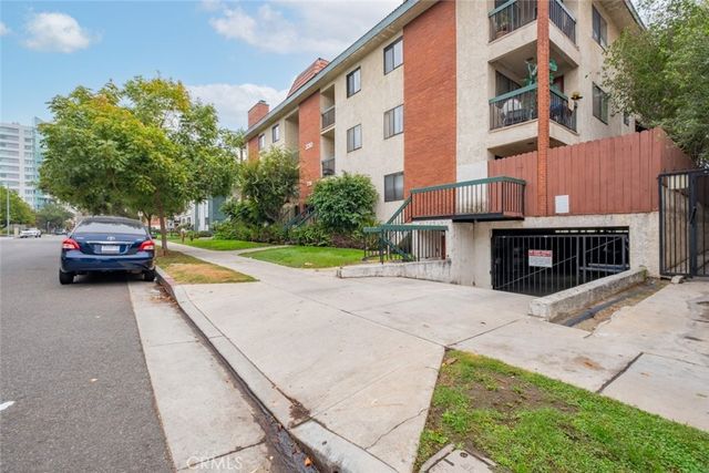 $835,000 | 330 Burchett Street, Unit 206 | Northwest Glendale