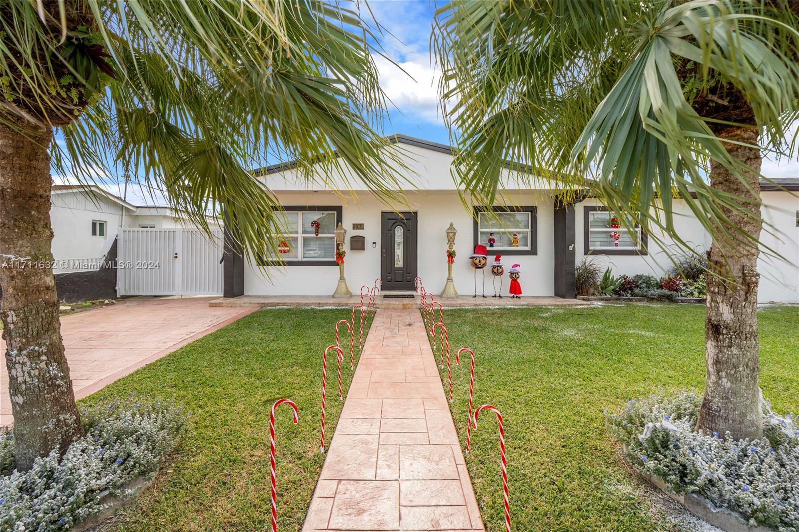 a view of a yard front of house