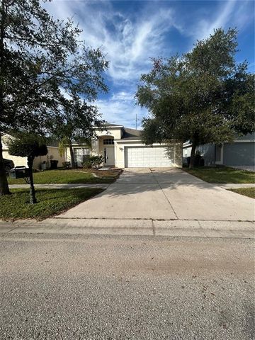 $369,900 | 8216 Carriage Pointe Drive | Gibsonton