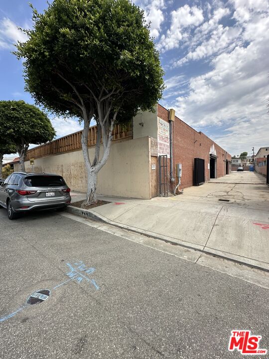 a view of a car parking