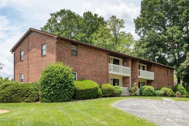 $219,000 | 103 Oakwood Place, Unit 4 | Hoopers Creek Township - Henderson County