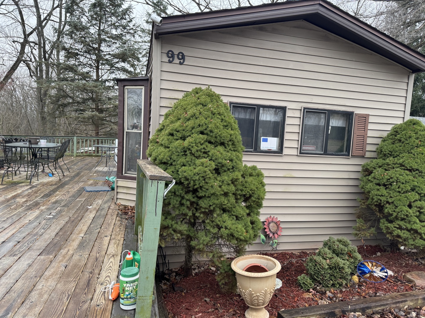 a view of a back yard of the house