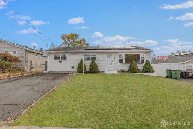 $479,000 | 98 Pinetree Drive | Sayreville