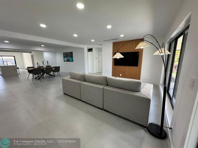 $1,150,000 | 2231 North 49th Avenue | Hollywood Hills