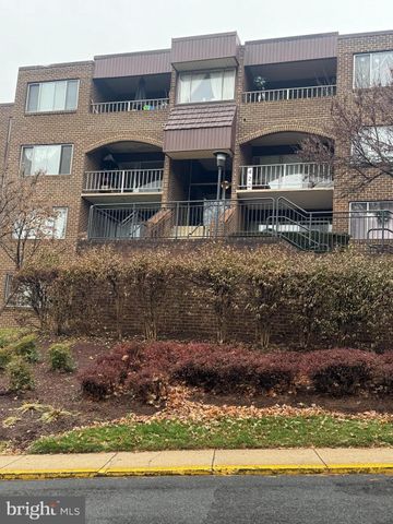 $230,000 | 422 Girard Street, Unit 136 | Gaithersburg