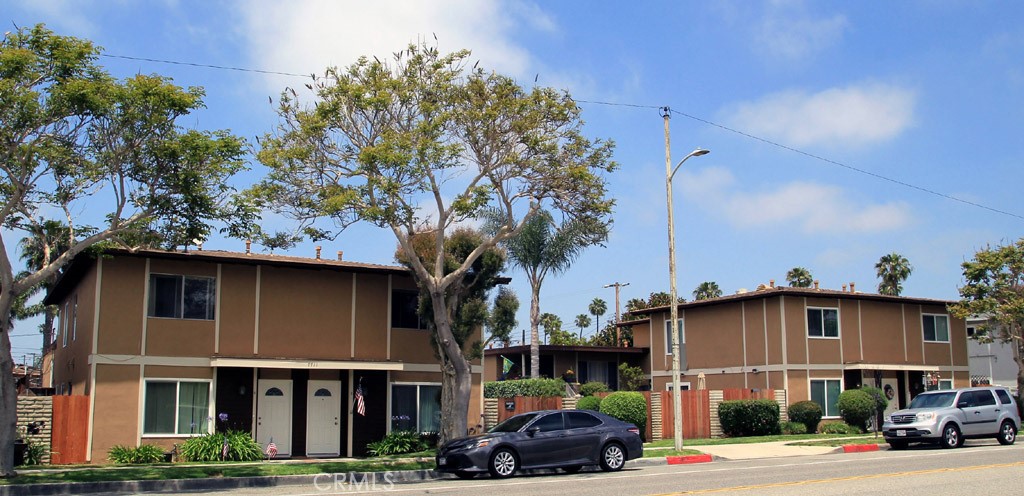 a car parked in front of a building