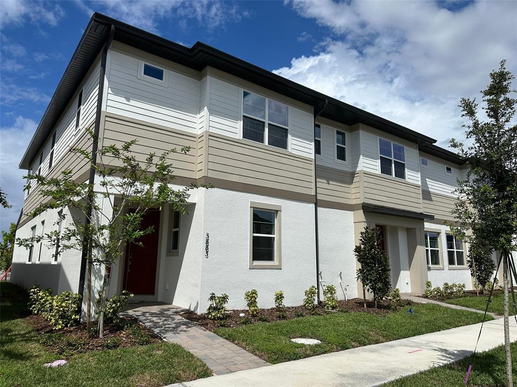 a front view of house with yard