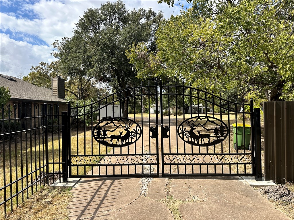 a view of outdoor space with a garden