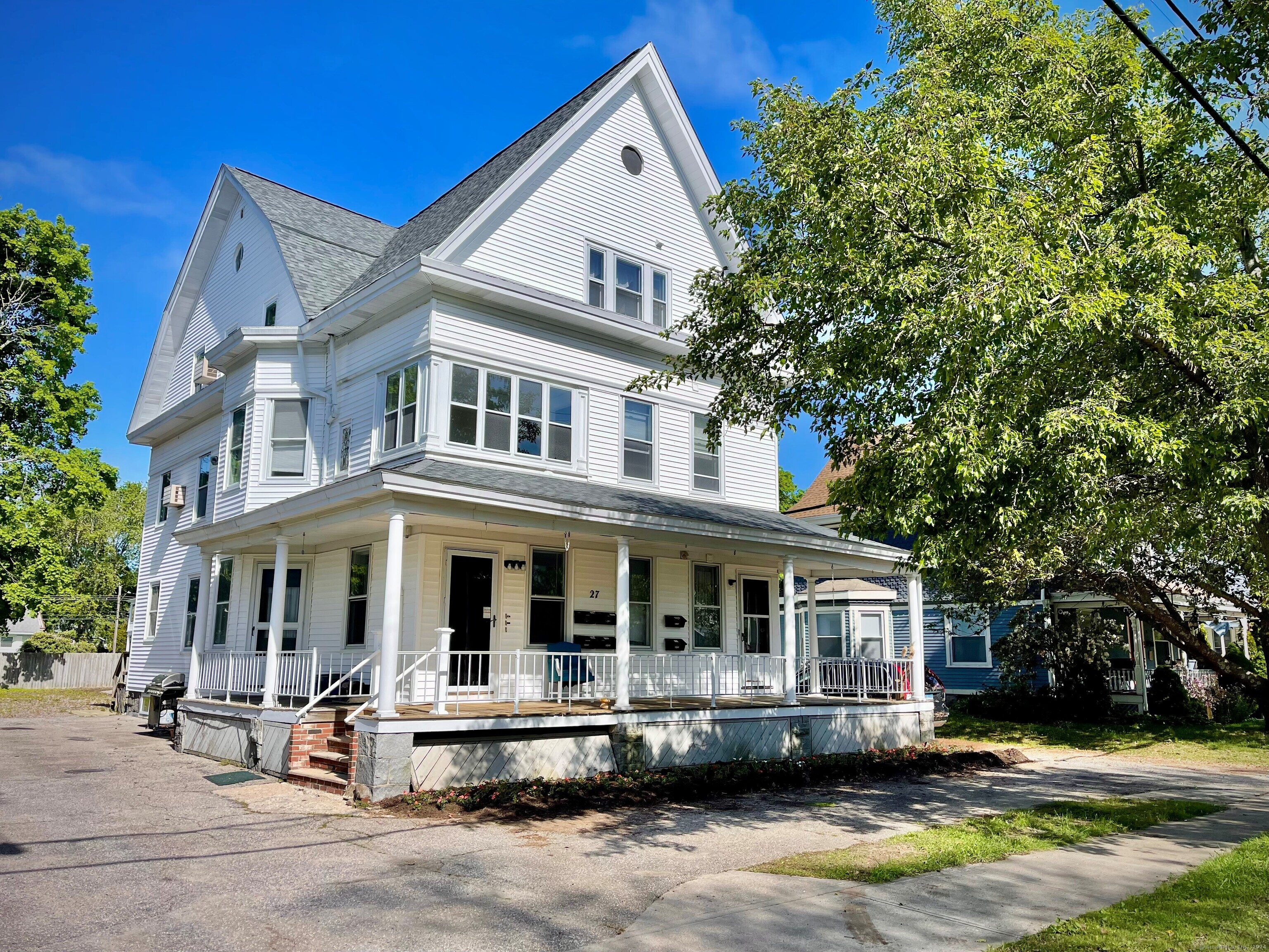 27 Moss Street, Pawcatuck CT 06379; A 6-unit multifamily building with 7.794% Cap rate in the high demand Town of Stonington, Connecticut