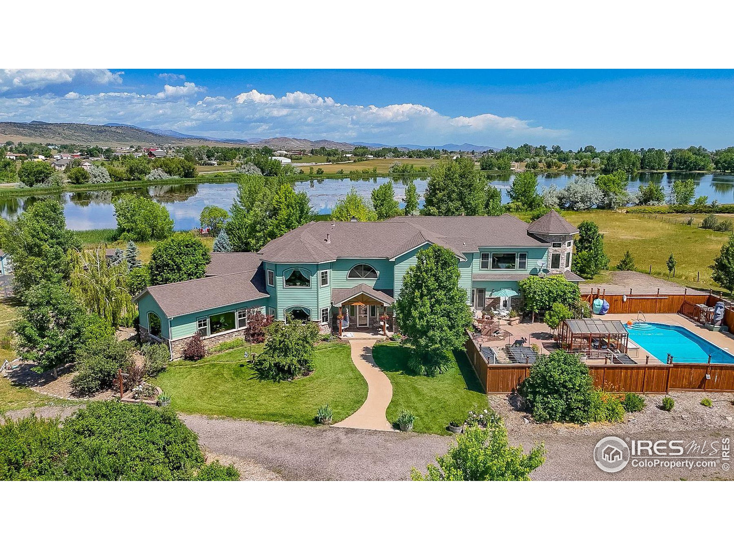 an aerial view of multiple house