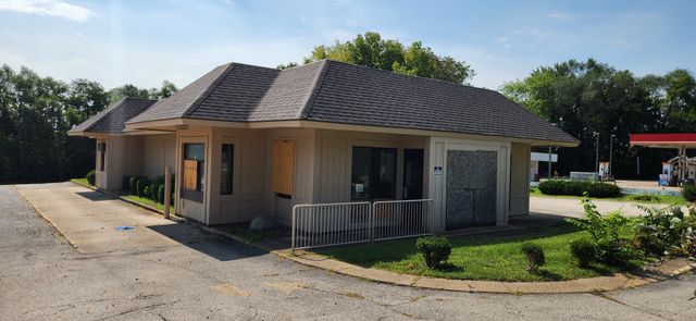 $219,900 | 2920 Northeast Adams Street | Averyville