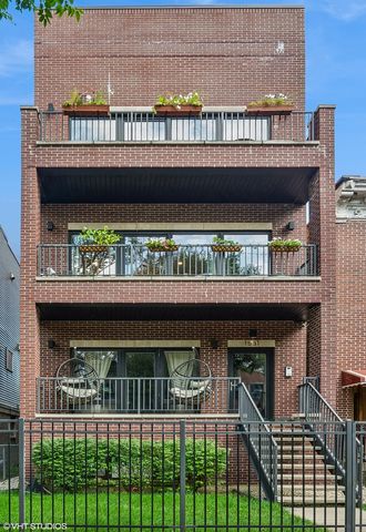 $629,000 | 1531 North Maplewood Avenue, Unit 3 | Wicker Park