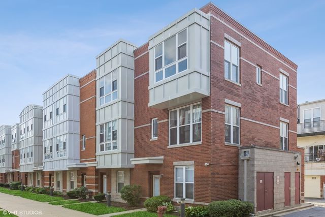 $2,900 | 3238 North Kilbourn Avenue, Unit 14 | Irving Park