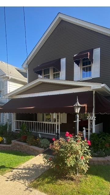 a front view of house with yard